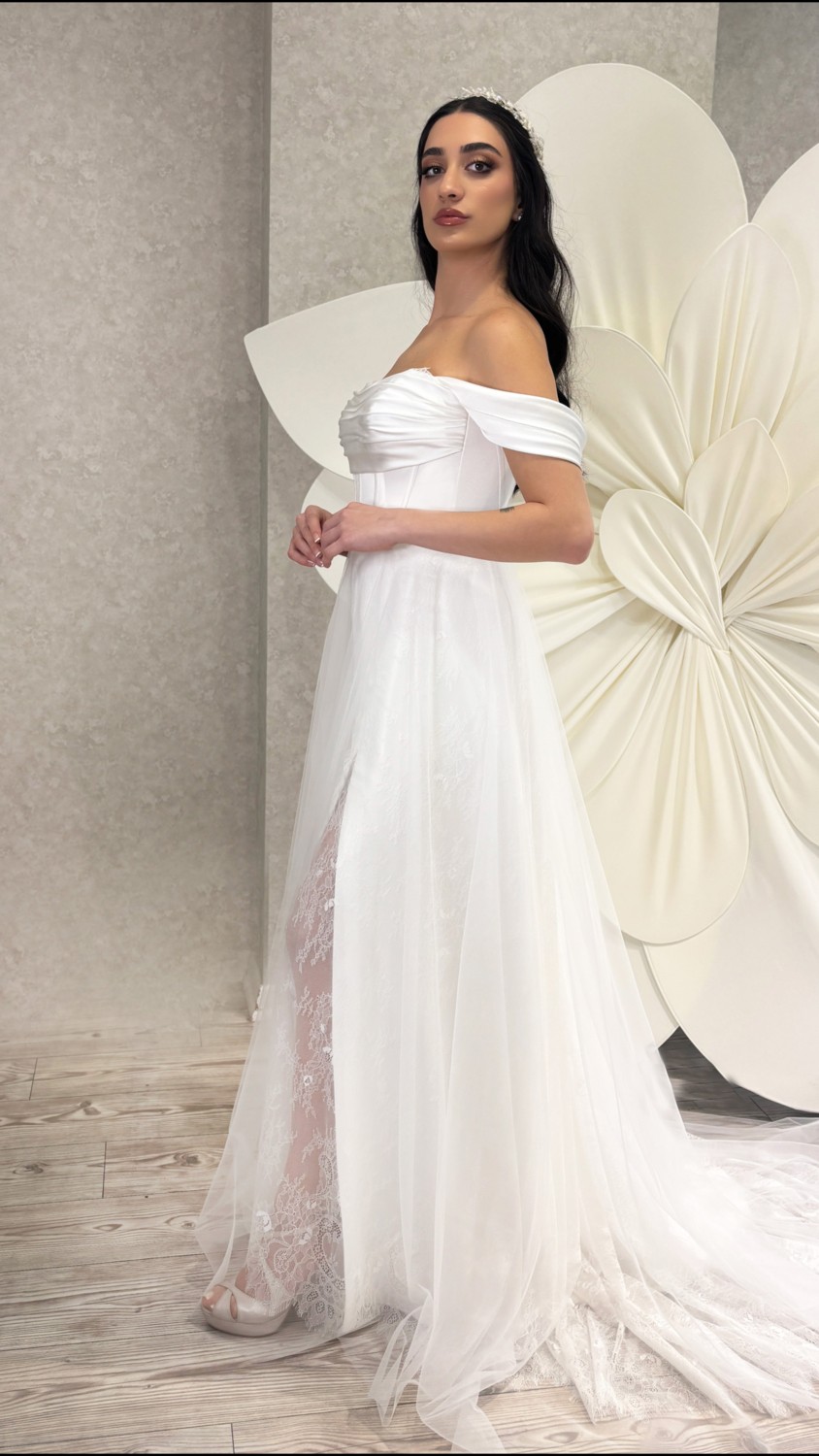 Gold Moda Macy | Saten Yırtmaçlı Dantelli Gelinlik görsel 3