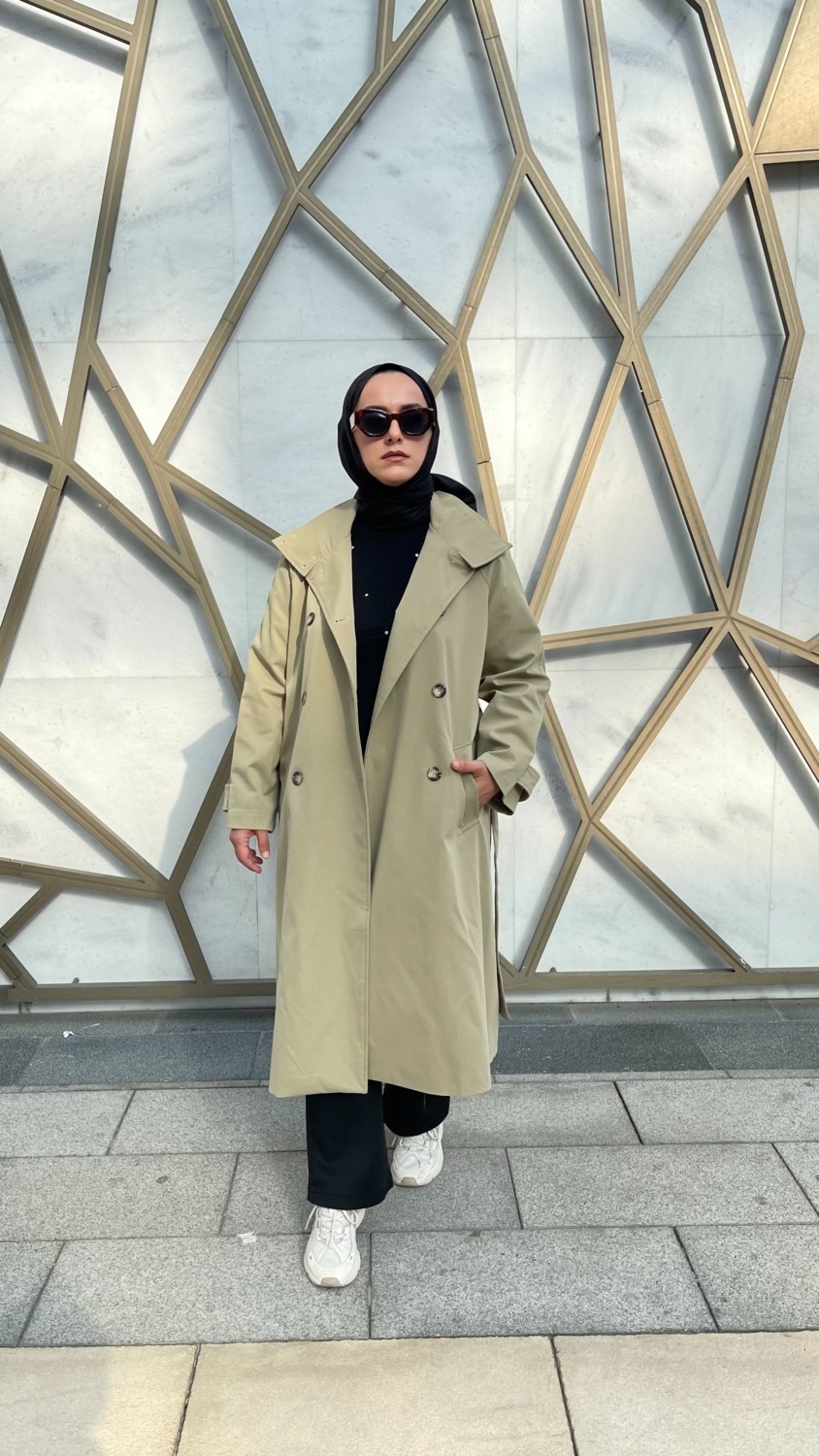 Demets Collection Berre Astarlı Yaka Detaylı Seyyar Kemerli Uzun Düğmeli Trençkot