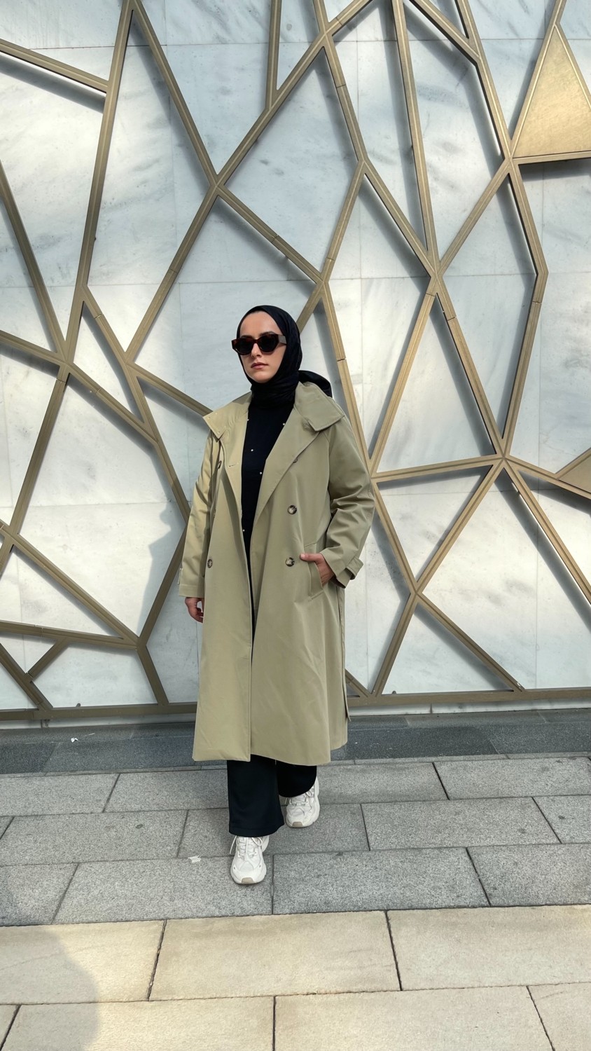 Demets Collection Berre Astarlı Yaka Detaylı Seyyar Kemerli Uzun Düğmeli Trençkot görsel 3