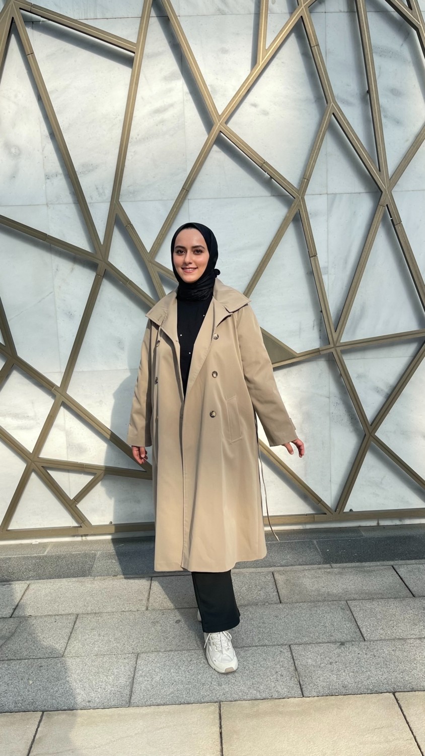 Demets Collection Berre Astarlı Yaka Detaylı Seyyar Kemerli Uzun Düğmeli Trençkot görsel 8