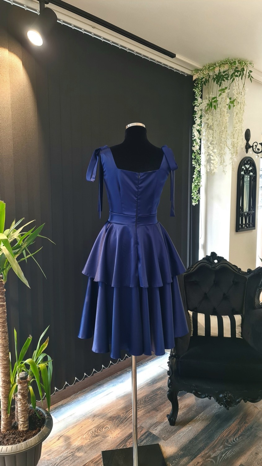 Moda Makko Lacivert Saten Kumaştan Katkat Etekli Kareyaka Mini Boy Mezuniyet Elbisesi görsel 8