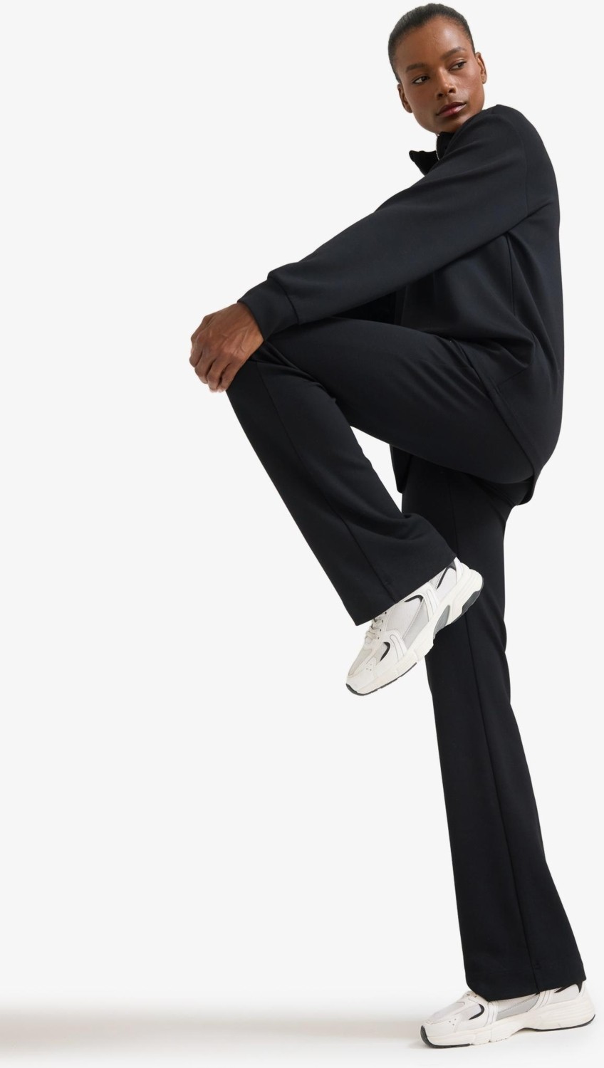 DeFacto Flare Fit İspanyol Paça Standart Boy Modal Soft Touch Pantolon E8957AX25AU görsel 4