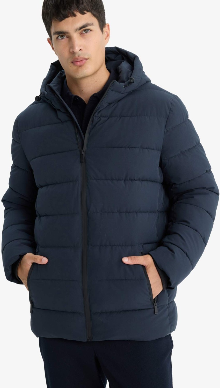 DeFacto Sıcak Tutan Su İtici Slim Fit Dar Kesim Astarlı Kapüşonlu Fermuarlı Cepli Dolgulu Mont R0216AZ25AU