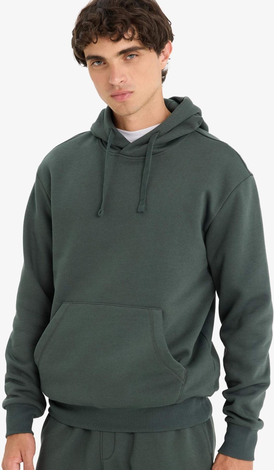 DeFacto Regular Fit Kapüşonlu İçi Yumuşak Tüylü Kanguru Cepli Basic Düz Sweatshirt X8283AZ25AU