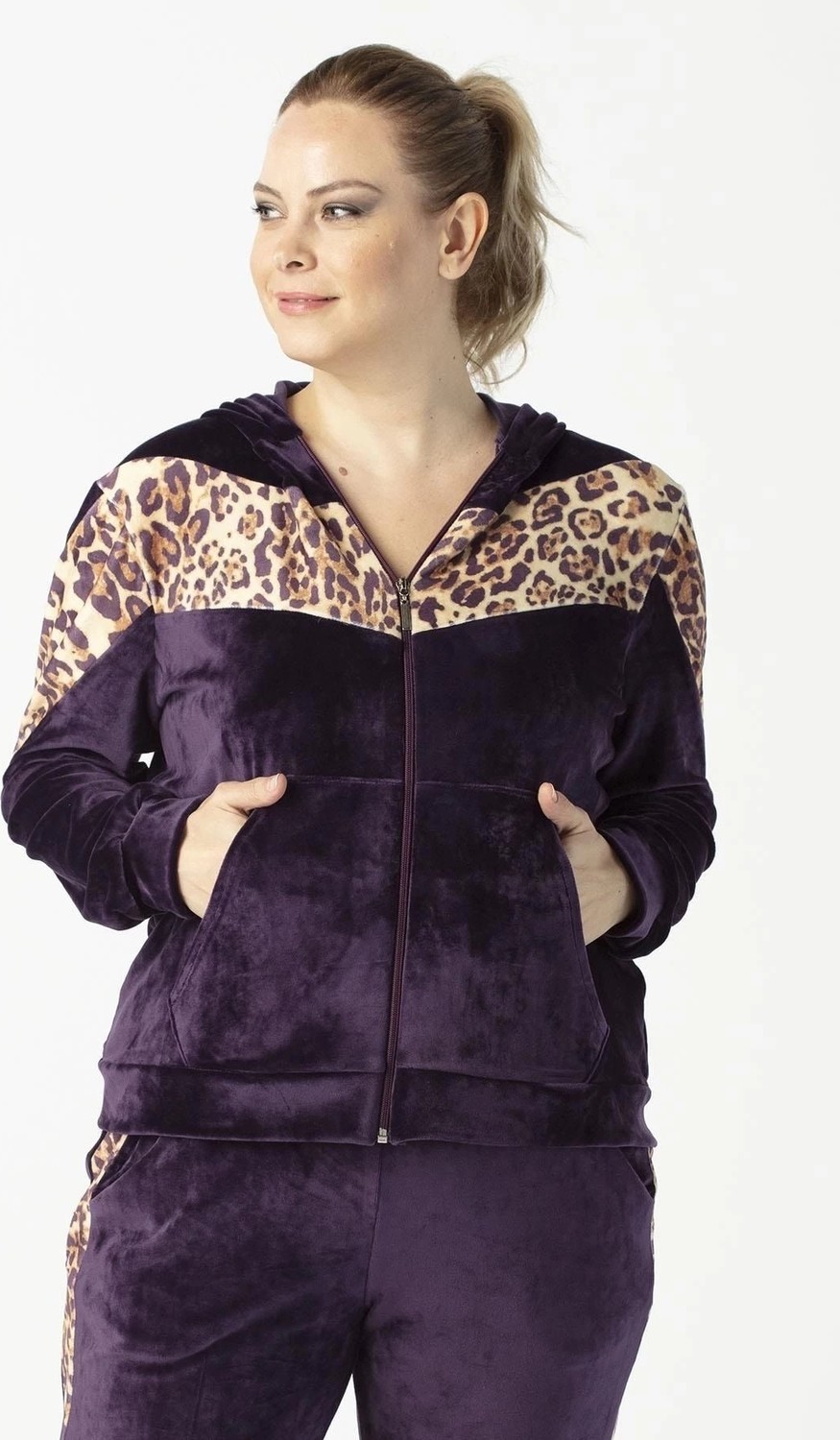 Moda Berray 1927 Leopar Detaylı Mürdüm Tam Kalıp Tarz Kapüşonlu Kadife Büyük Beden Eşofman Takımı