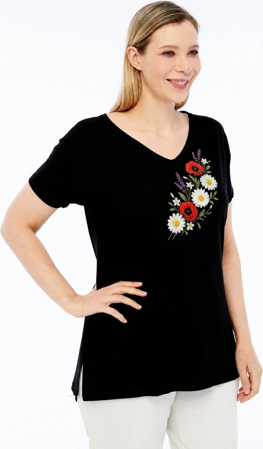 Curvy Trend Büyük Beden Dikme Papatyalı Kırçiçeği Baskılı V Yaka Kısa Kol Yan Yırtmaçlı Bluz görsel 2