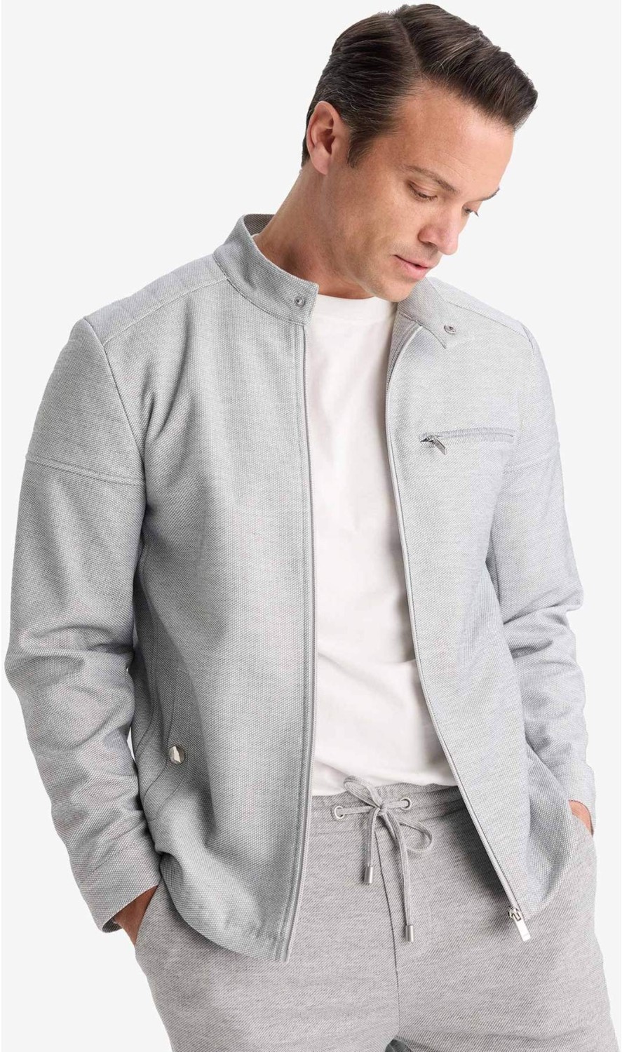 DeFacto Ultra Hafif Slim Fit Dar Kesim Dik Yaka Astarlı Fermuarlı Cepli Mevsimlik Baharlık Mont D7534AX25AU görsel 7