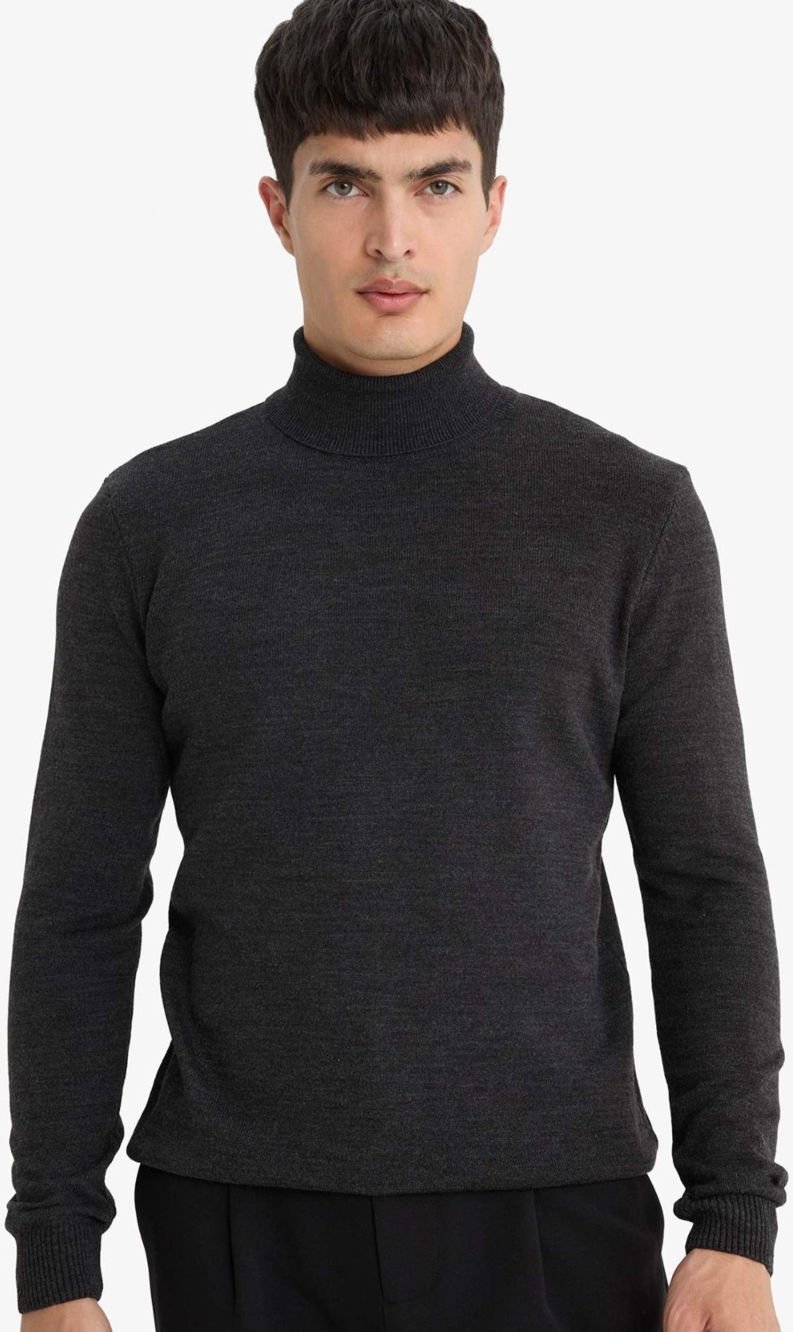 DeFacto Slim Fit Dar Kesim Balıkçı Yaka Basic Düz Triko Kazak R1124AZ25WN