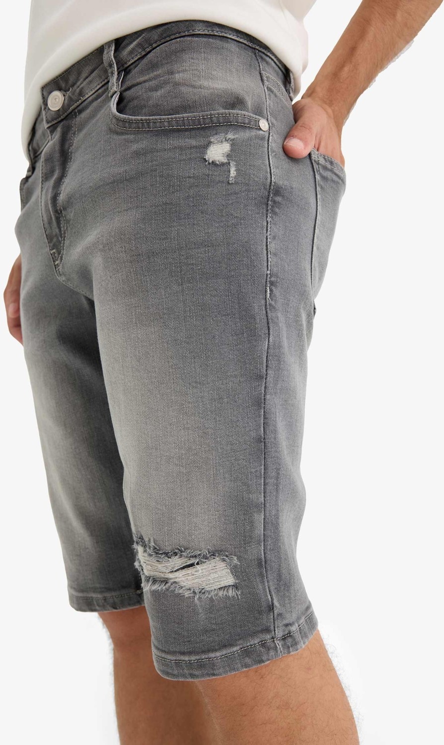 DeFacto Slim Fit Dar Kesim Jean Bermuda Şort F4692AX25SM görsel 4