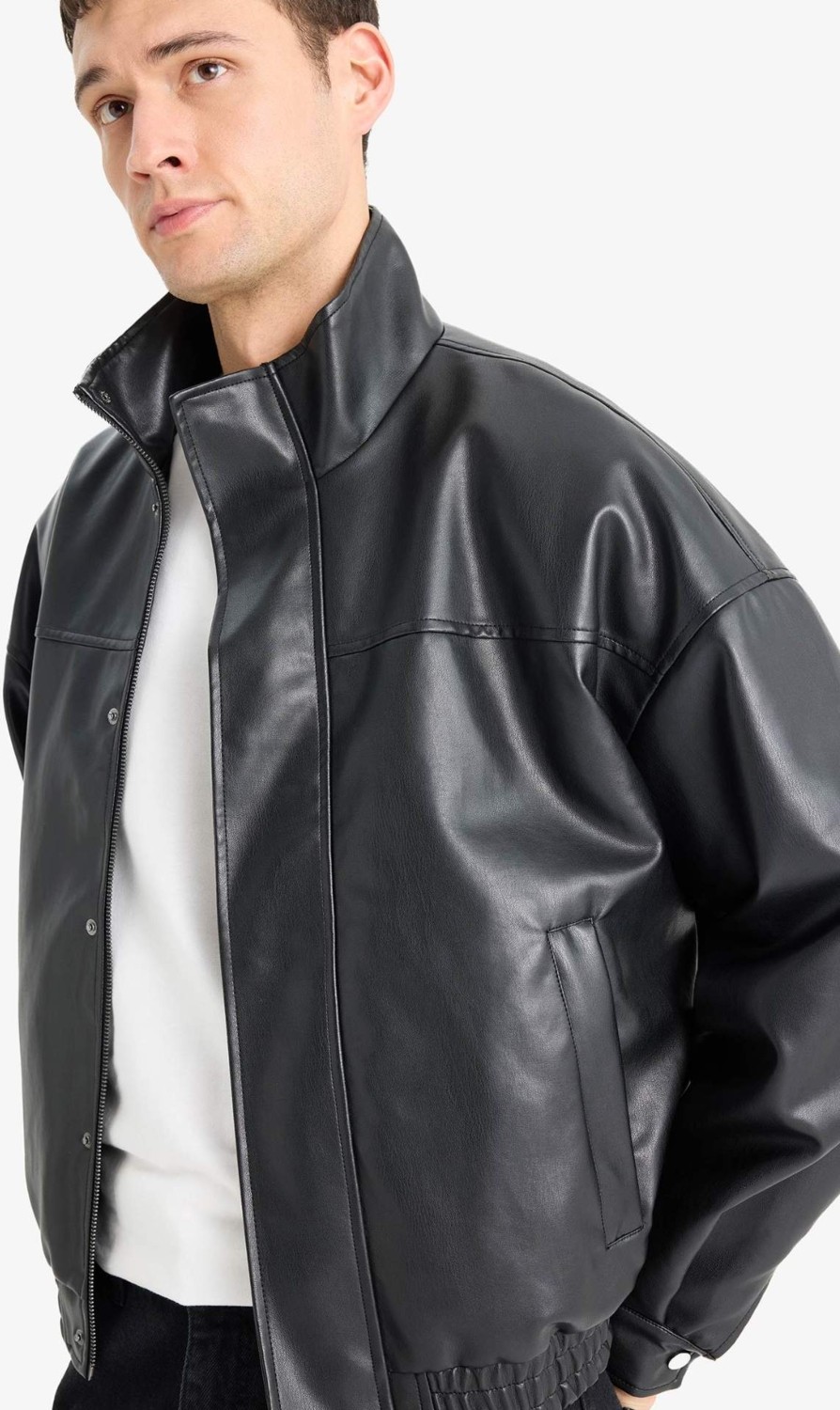 DeFacto Su İtici Oversize Fit Geniş Kalıp Dik Yaka İç Cepli Çıtçıt Kapamalı Beli Lastikli Deri Ceket Mont D2427AX25AU görsel 4