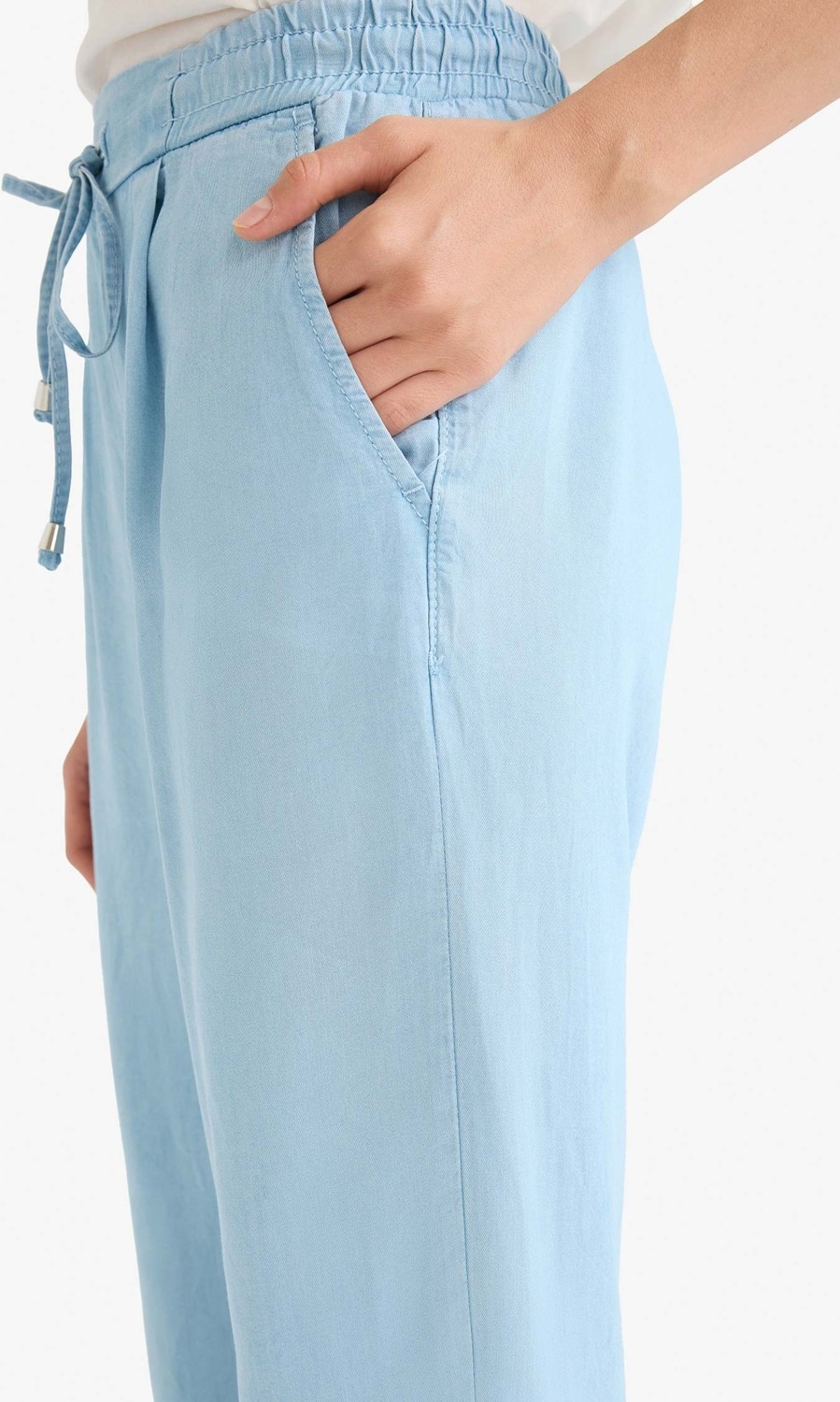 DeFacto Pull On Carrot Fit Yüksek Bel Bilek Boy Akışkan Kumaş Yıkamalı Pantolon D8236AX25SM görsel 5