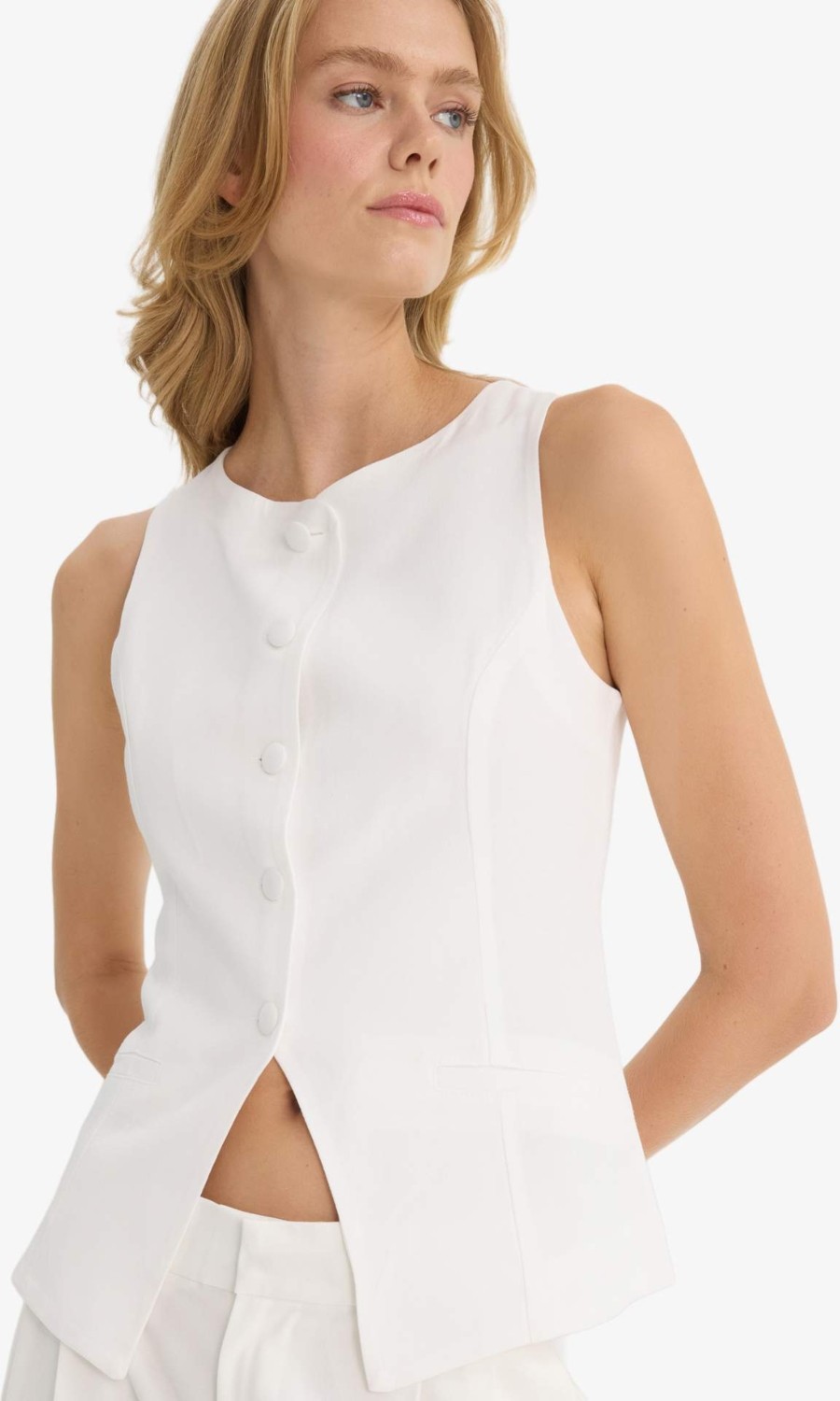 DeFacto Slim Fit Keten Karışımlı Bisiklet Yaka Yelek E9946AX25AU