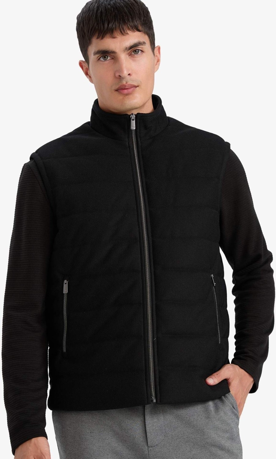 DeFacto Slim Fit Dik Yaka Astarlı Fermuarlı Cepli Mevsimlik Yelek D7536AX26SP