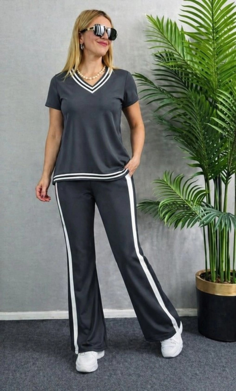 Pileli Store Kadın Kısa Kollu V Yakalı Viskon Iki Iplik Bluz ve Pantolon Ikili Takım
