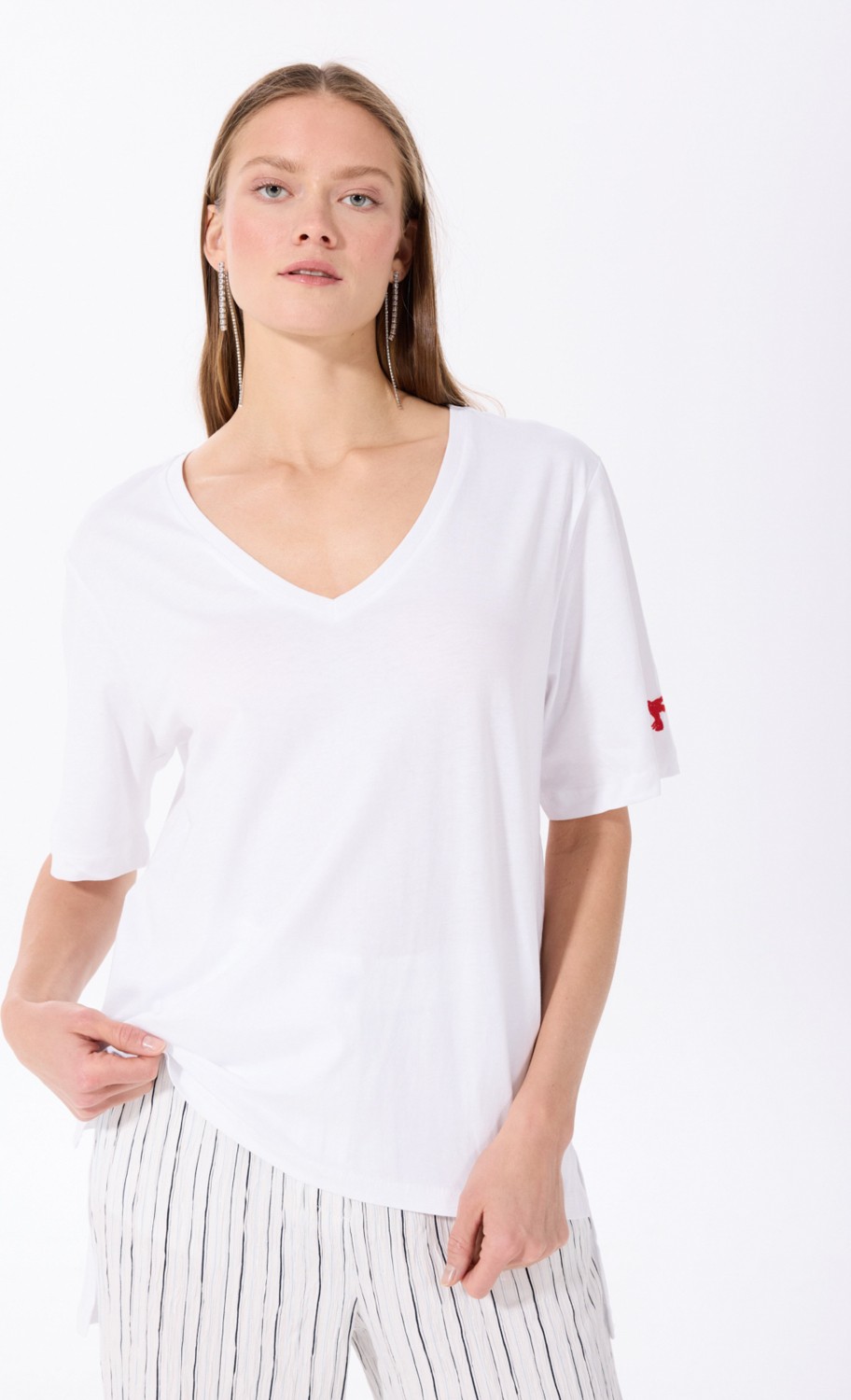 Fabrika Beyaz Kadın V Yaka Oversize T-Shirt TALITA görsel 6