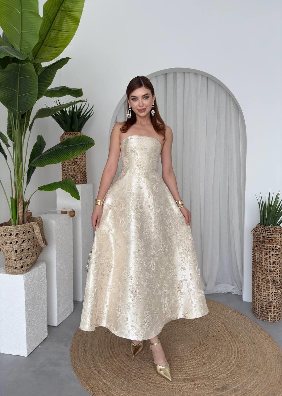 Moda Durağı Saten Jakarlı Tasarım Kloş Straplez Elbise Gold