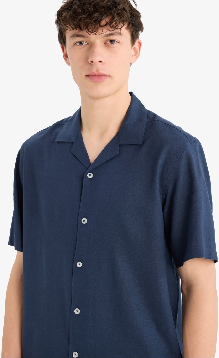 DeFacto Relax Fit Polo Yaka Keten Karışımlı Kısa Kollu Gömlek D9882AX25AU