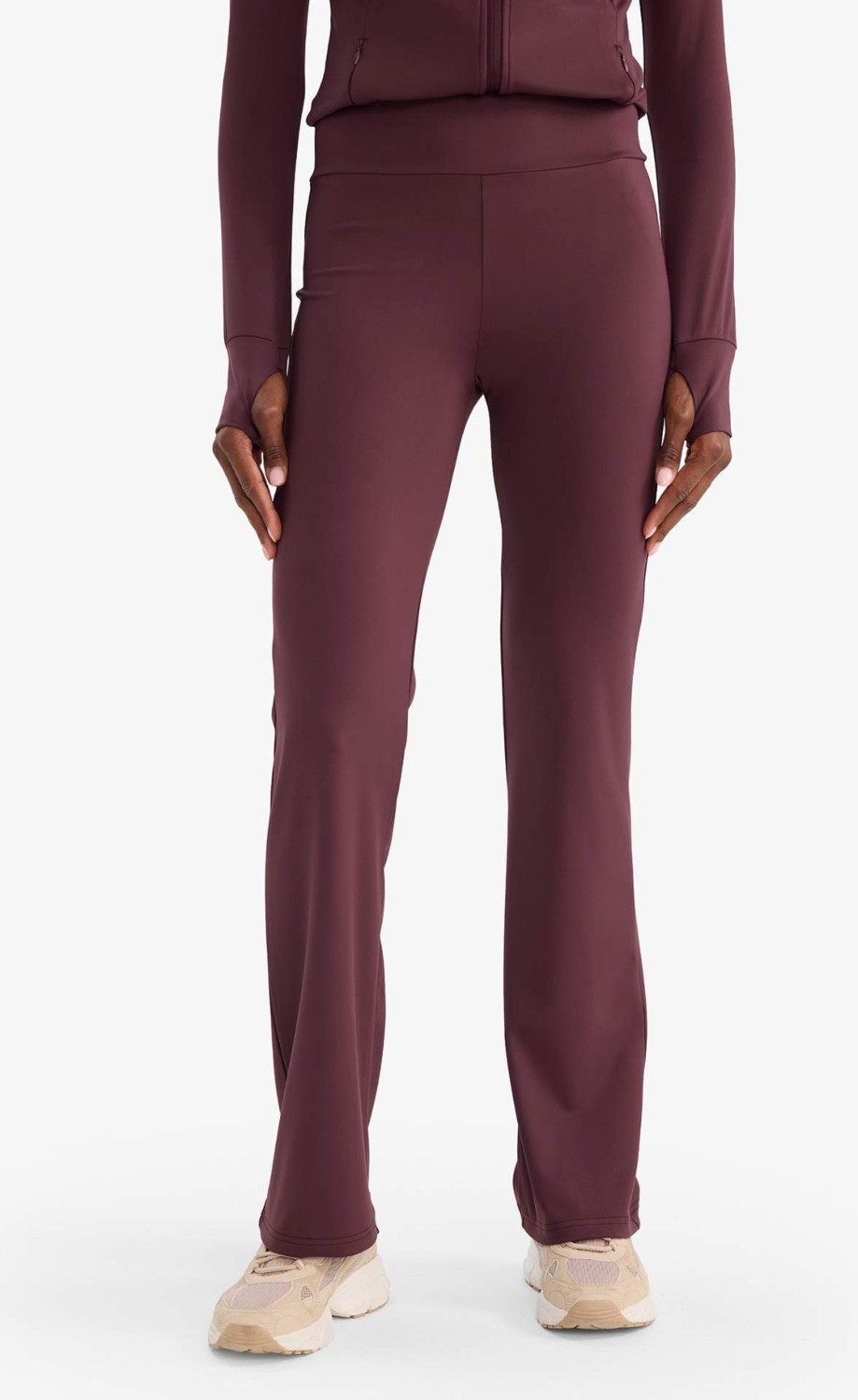 DeFacto Esnek Kumaş Airtech Flare Fit Toparlayıcı Yüksek Bel İspanyol Paça Soft Touch Sporcu Pantolon B3988AX26SP görsel 3