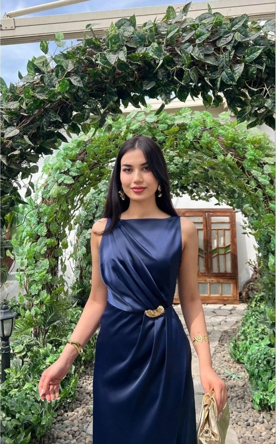 Moda Banuş Saten Tokalı Uzun Abiye Elbise-Dar Kalıp görsel 3