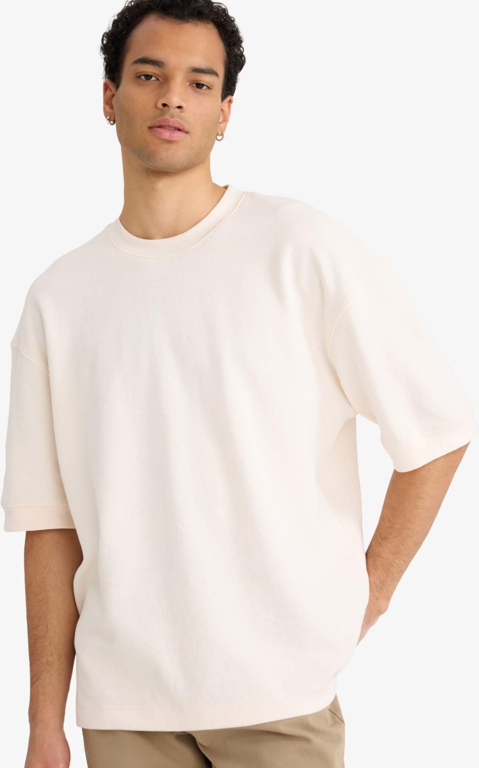 DeFacto Nefes Alabilir Loose Fit Bisiklet Yaka Kısa Kollu Ağır Kumaş Basic Tişört B4844AX26SP
