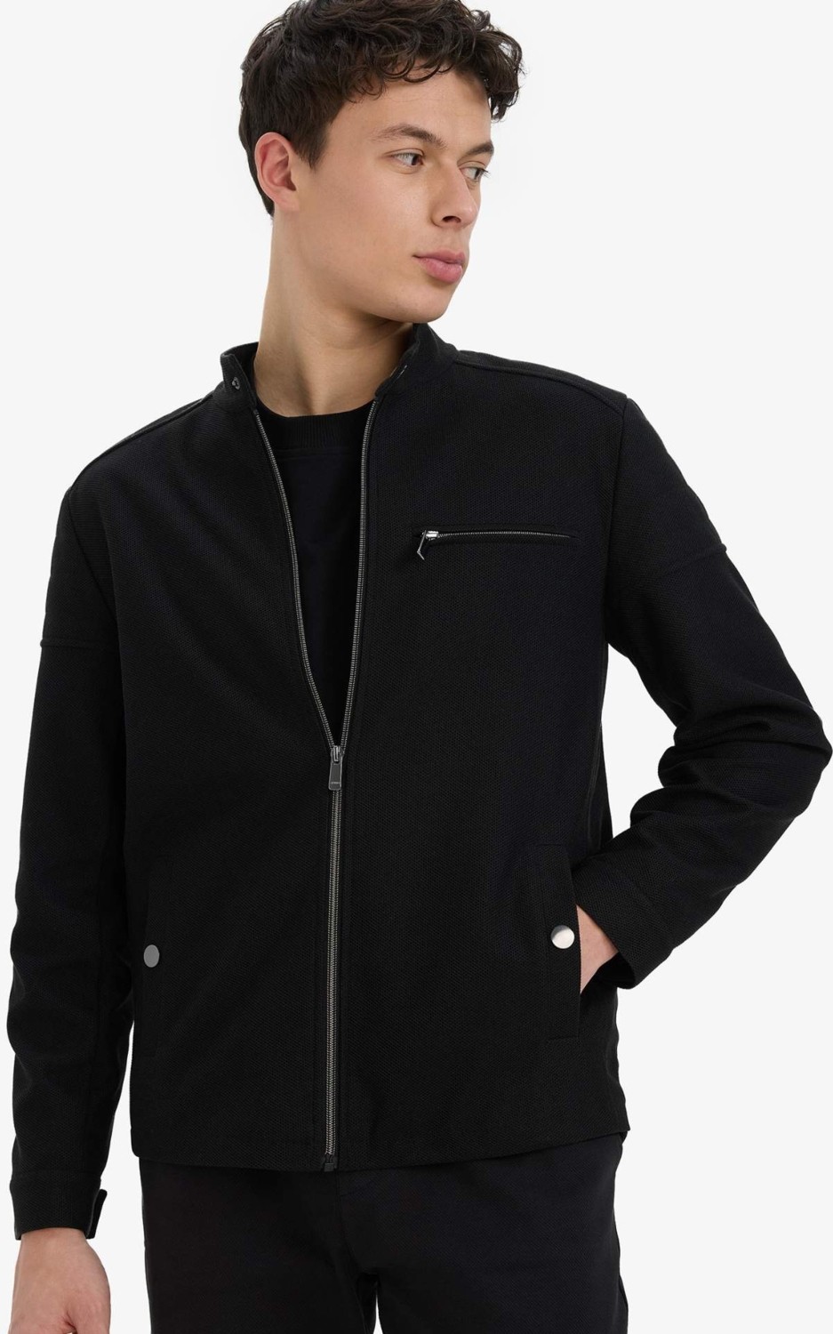 DeFacto Ultra Hafif Slim Fit Dar Kesim Dik Yaka Astarlı Fermuarlı Cepli Mevsimlik Baharlık Mont D7534AX25AU