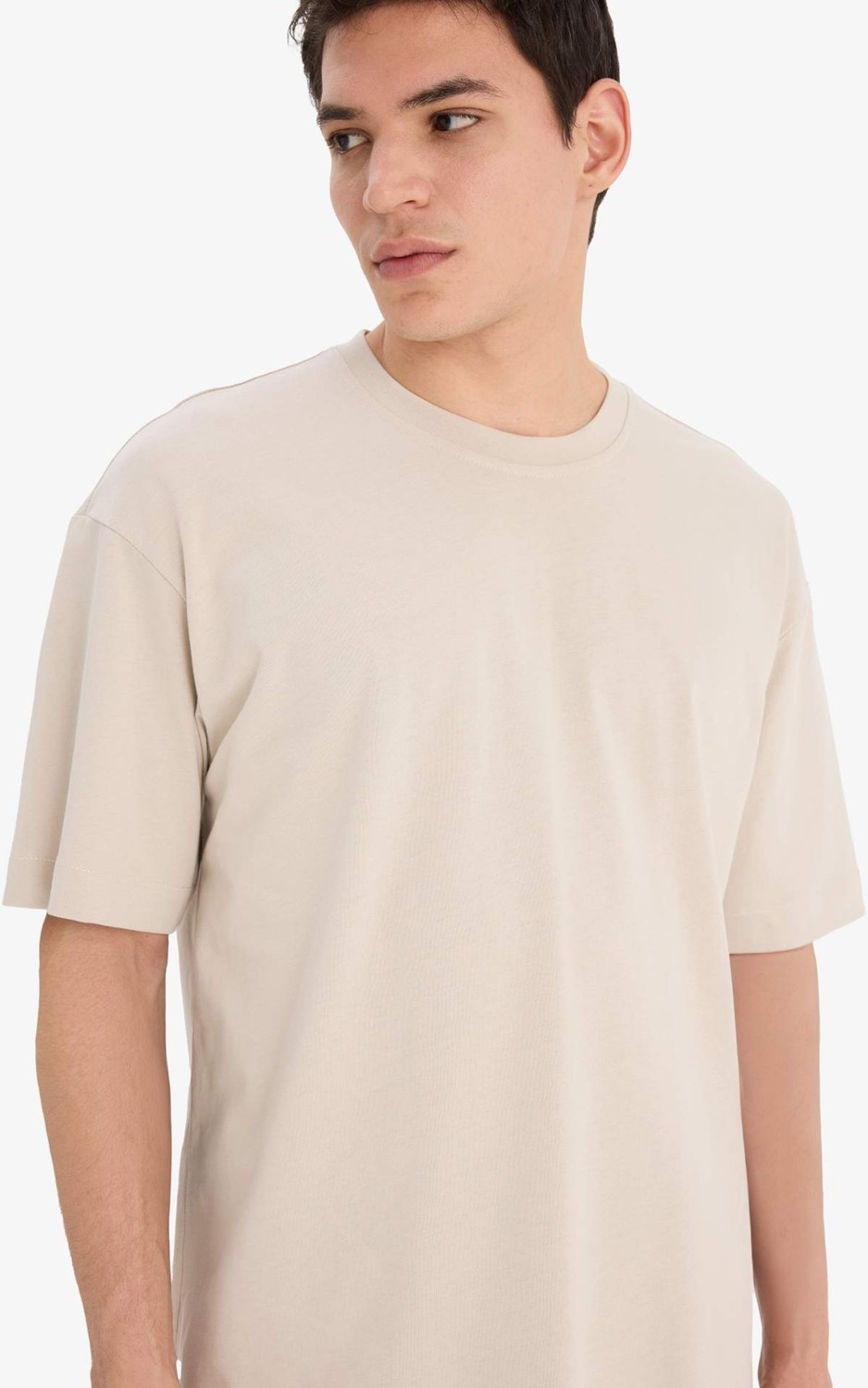 DeFacto %100 Pamuk Oversize Bisiklet Yaka Basic Kısa Kollu Tişört E6885AXNS