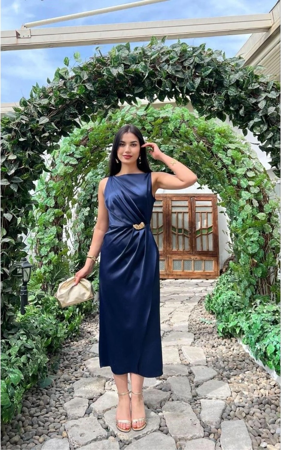 Moda Banuş Saten Tokalı Uzun Abiye Elbise-Dar Kalıp görsel 2