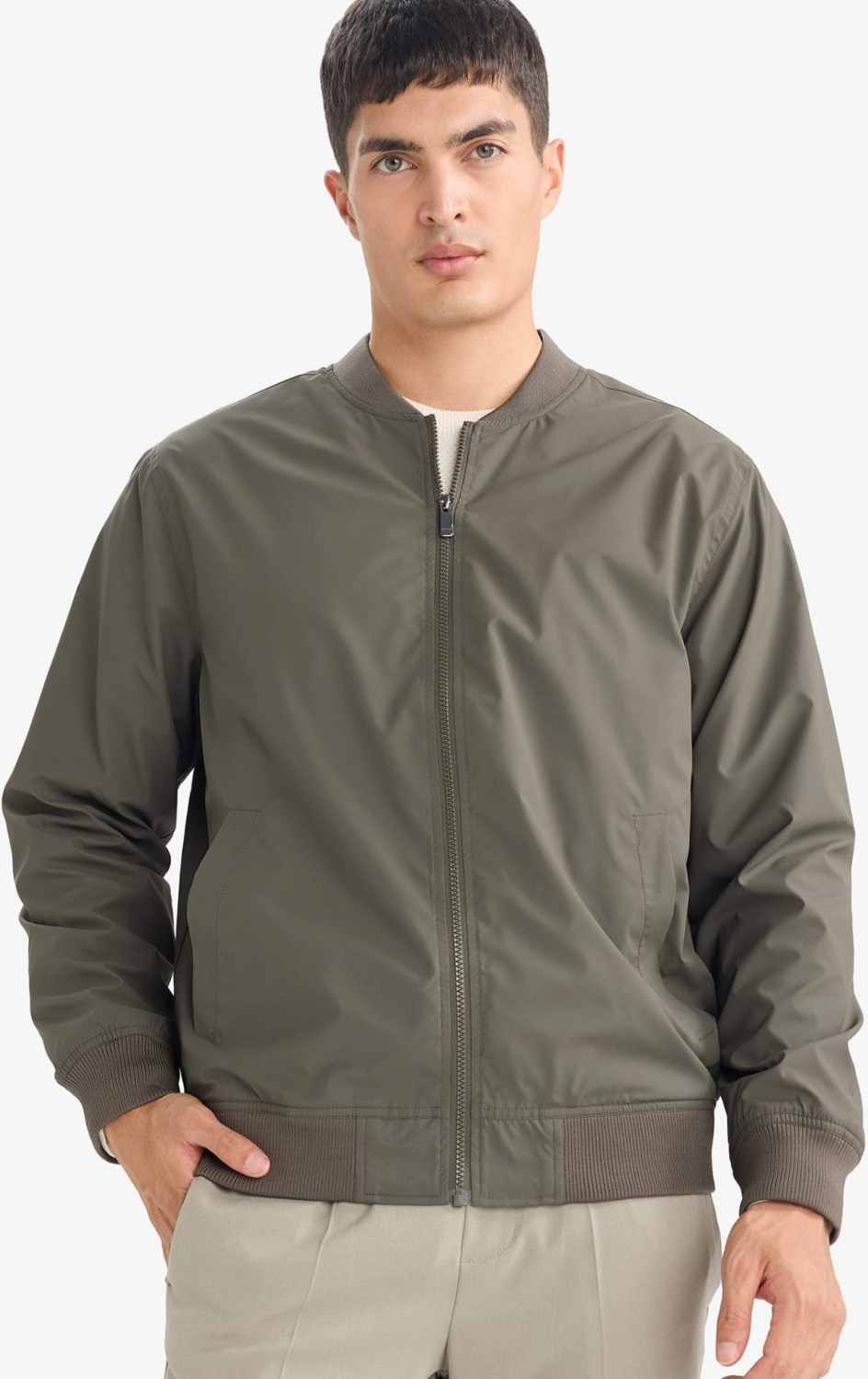DeFacto Su İtici Slim Fit Bomber Kolej Yaka Fermuarlı Çift Cepli Mevsimlik Mont D7319AX26SP görsel 8