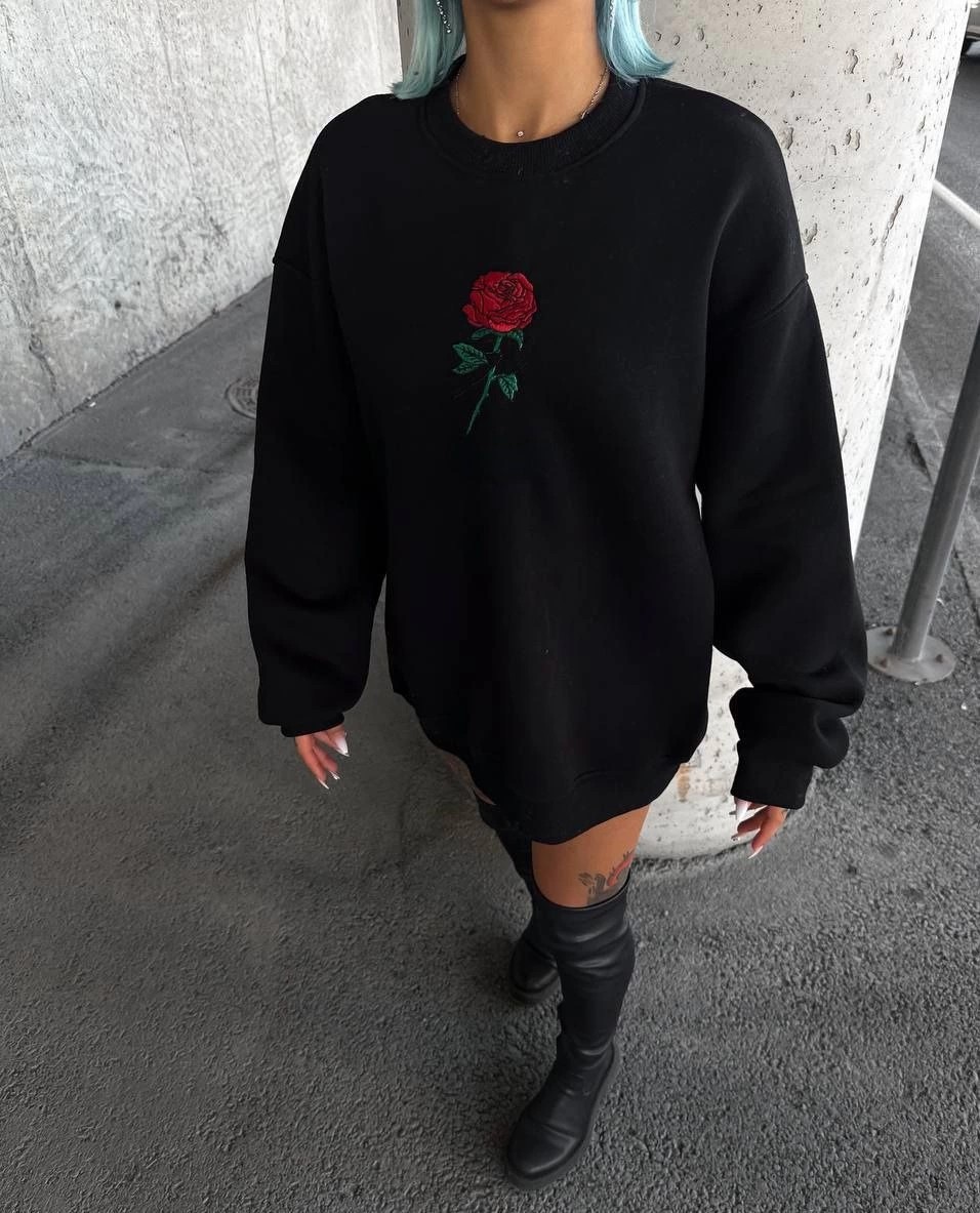 Tarz Yeri Kadın Oversize Kapüşonlu Cepli Gül Baskılı 3 Iplik Pamuklu Hoodie Sweatshirt - Siyah görsel 2