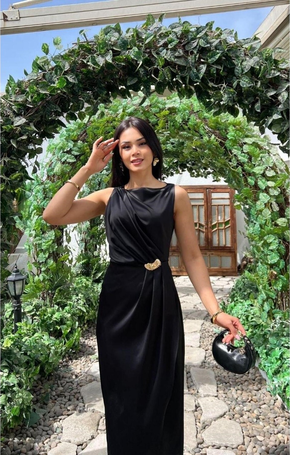 Moda Banuş Siyah Saten Tokalı Maxi Boy Abiye Elbise
