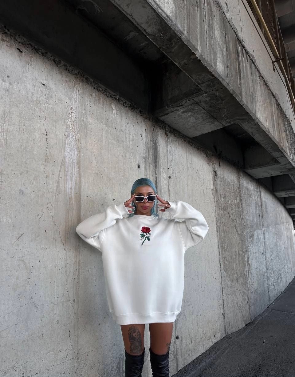 Tarz Yeri Kadın 3 Iplik Pamuklu Bisiklet Yaka Gül Baskılı Sweatshirt - Beyazbeyaz