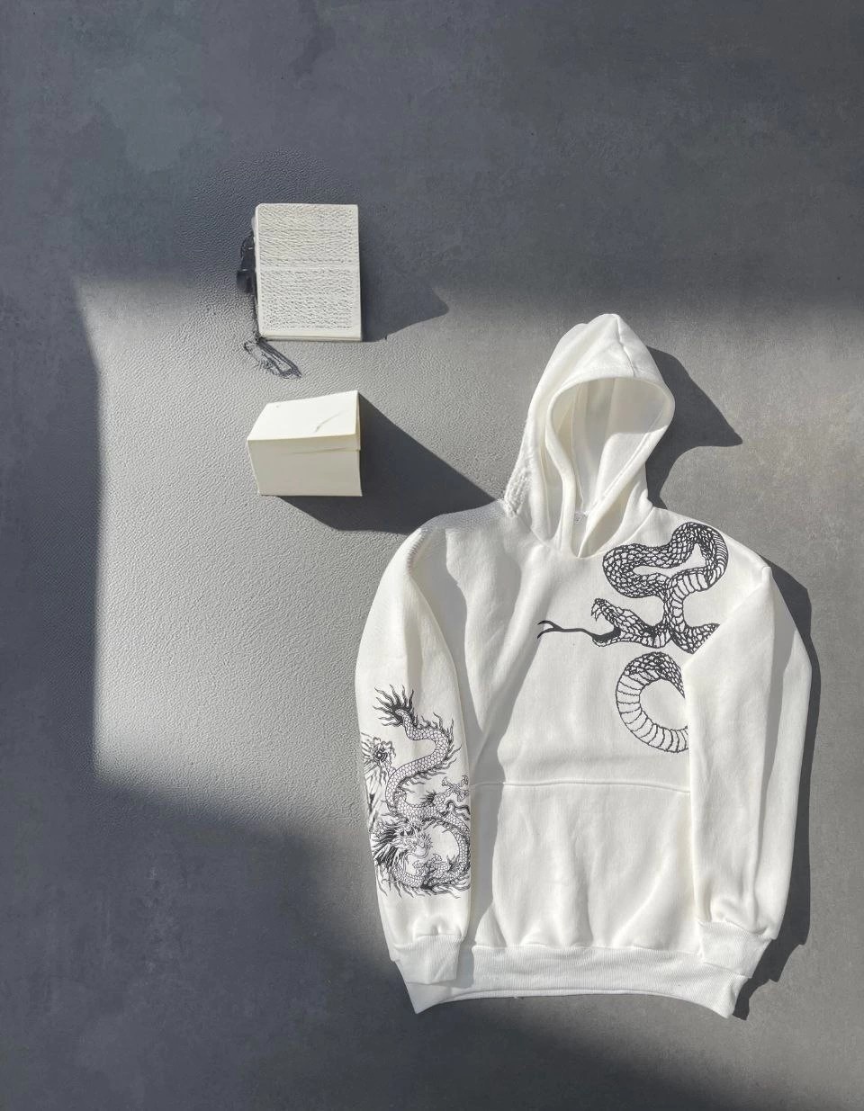 Tarz Yeri Kadın Oversize Kapüşonlu Kanguru Cepli Baskılı 3 Iplik Pamuklu Sweatshirt Hoodie - Beyaz görsel 2