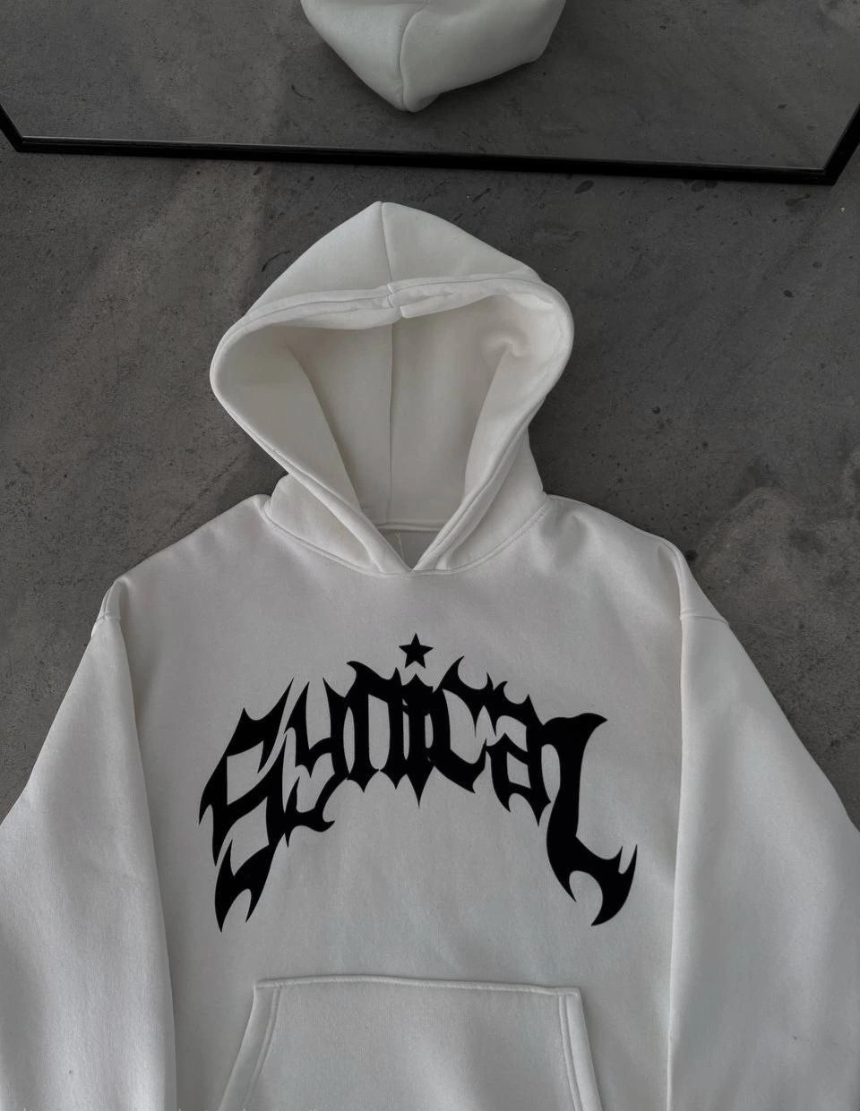 Tarz Yeri Kadın Kapüşonlu Kanguru Cepli Sweatshirt 3 Iplik Pamuklu Baskılı Hoodie - Beyaz