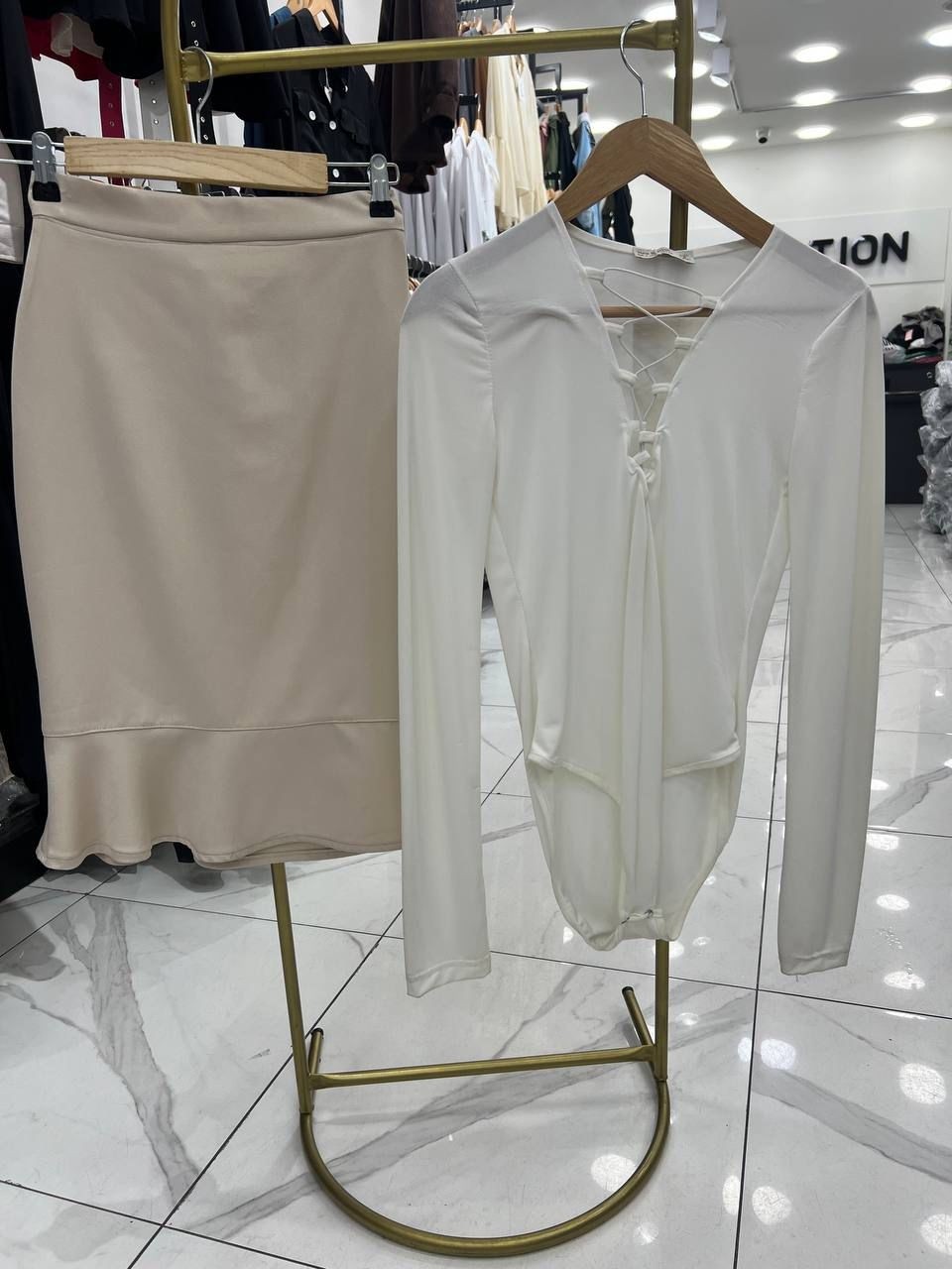Rengastyle Kadın Alt Kısmı Fırfırlı Etek Çıtçıtlı Bodysuit Ip Detay Yakalı Bluz Ikili Takım görsel 6