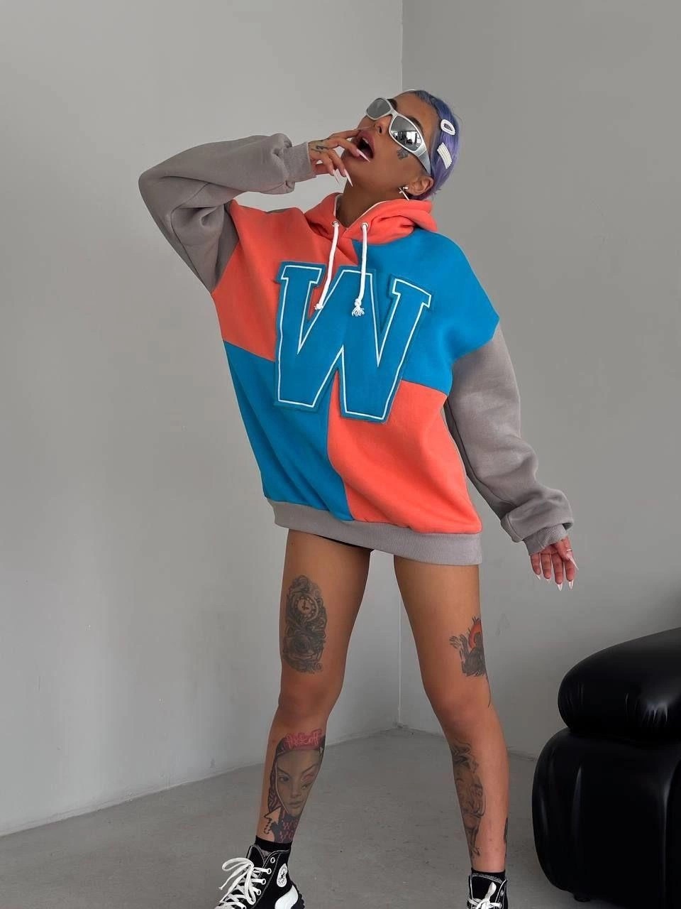 Tarz Yeri Kadın W Nakış Işlemeli Kapüşonlu 3 Iplik Pamuklu Parçalı Sweatshirt Hoodie - Mavi