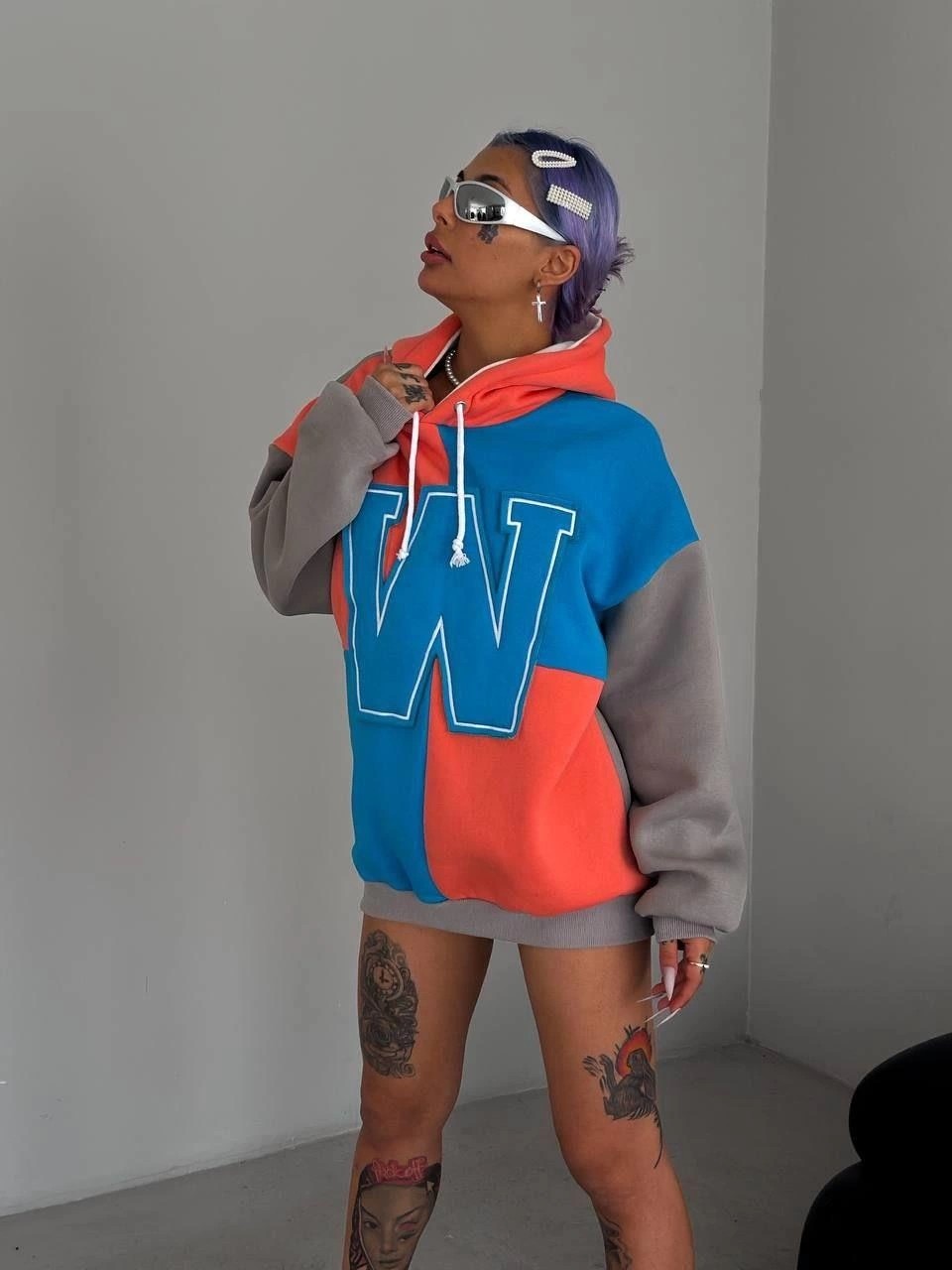 Tarz Yeri Kadın W Nakış Işlemeli Kapüşonlu 3 Iplik Pamuklu Parçalı Sweatshirt Hoodie - Mavi görsel 2