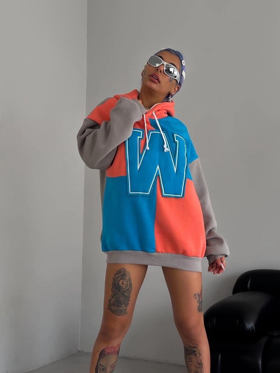 Tarz Yeri Kadın W Nakış Işlemeli Kapüşonlu 3 Iplik Pamuklu Parçalı Sweatshirt Hoodie - Mavi görsel 4