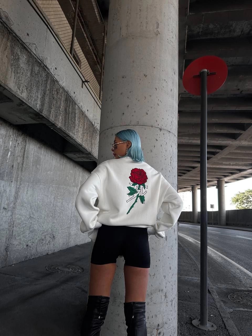Tarz Yeri Kadın 3 Iplik Pamuklu Bisiklet Yaka Gül Baskılı Sweatshirt - Beyazbeyaz görsel 3