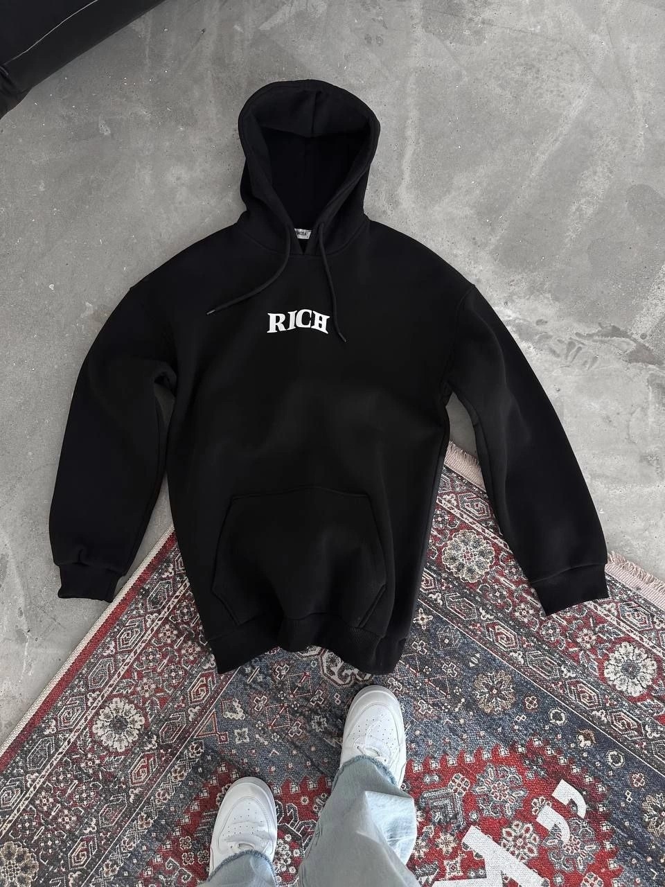 Tarz Yeri Kadın Kapüşonlu Kanguru Cepli Sweatshirt 3 Iplik Pamuklu Baskılı Hoodie - Siyah görsel 2