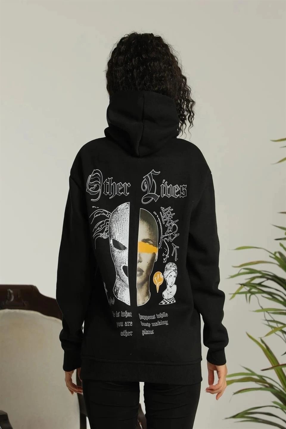 Tarz Yeri Kadın Oversize Kapüşonlu Cepli Baskılı 3 Iplik Pamuklu Hoodie Sweatshirt - Siyah görsel 2