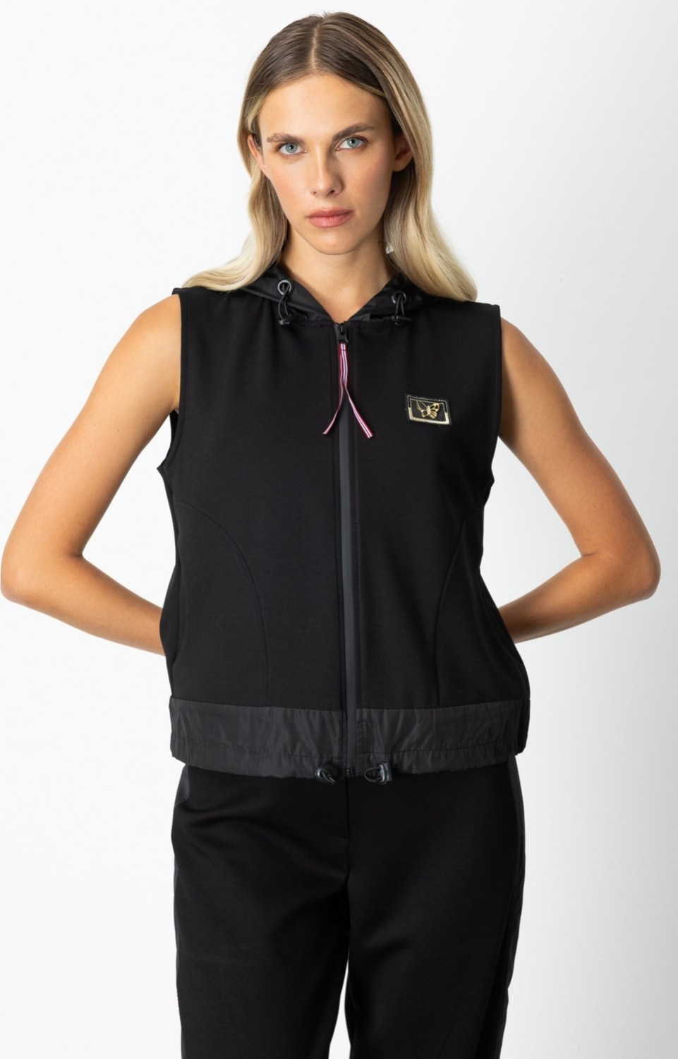 ON Fashion Göğüsü Aksesuarlı Kapüşonlu Kadın Siyah Yelek 66913