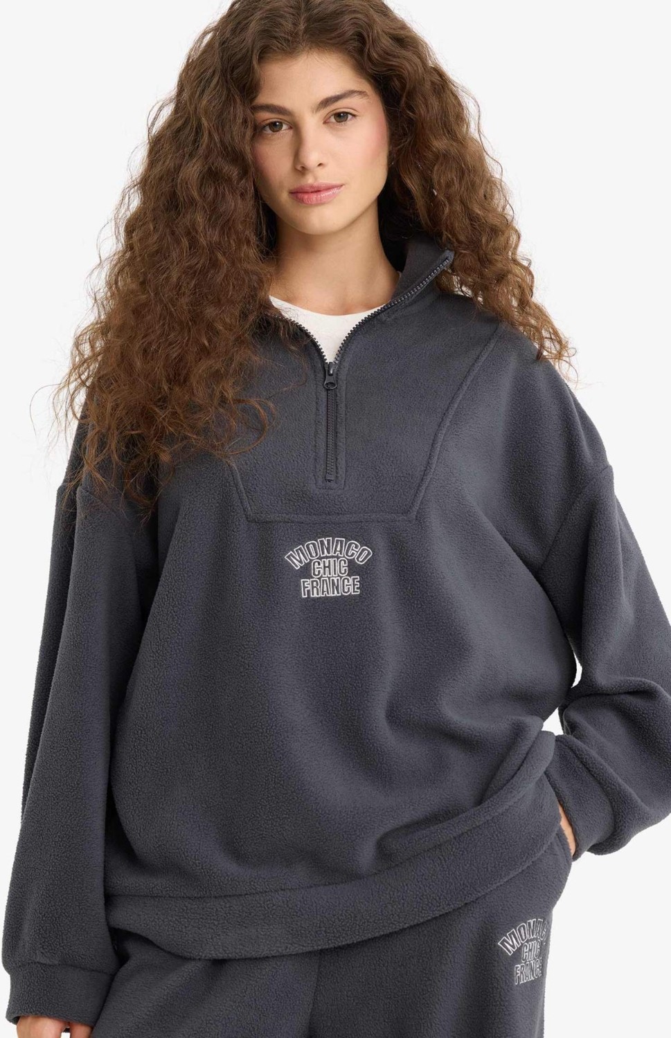 DeFacto Oversize Geniş Kalıp Dik Yaka Fermuarlı Baskılı Polar Sweatshirt Y2649AZ25WN