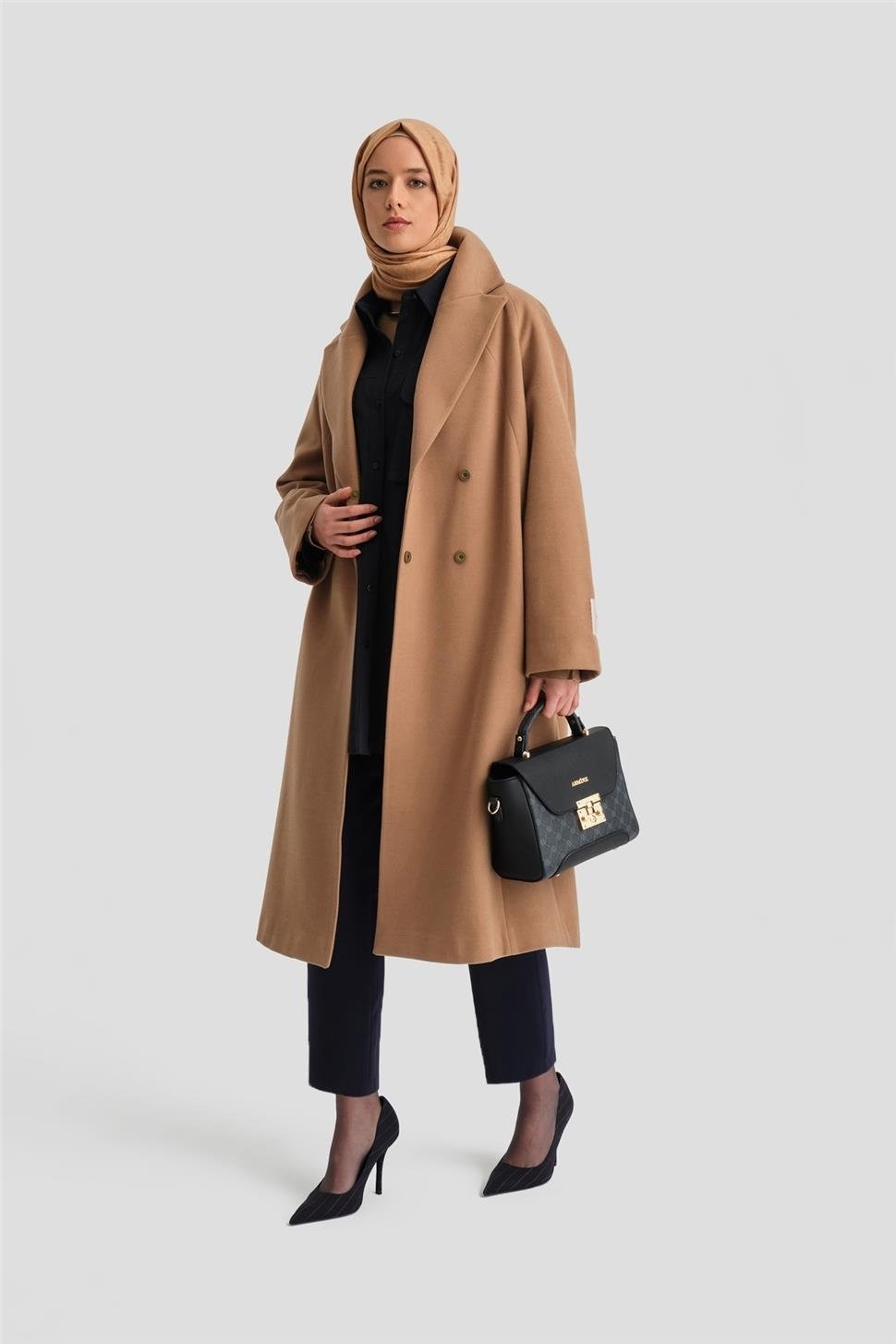 Armine Etiket Detaylı Kaban 24K8102 Camel görsel 2
