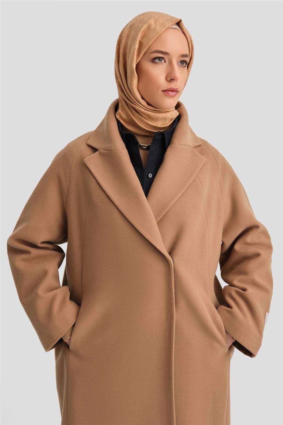 Armine Etiket Detaylı Kaban 24K8102 Camel görsel 3