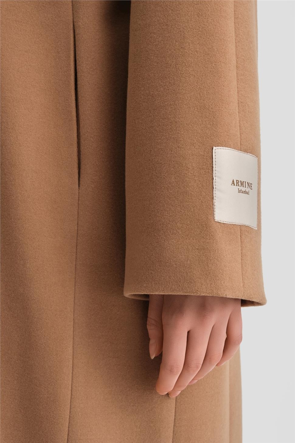 Armine Etiket Detaylı Kaban 24K8102 Camel görsel 4
