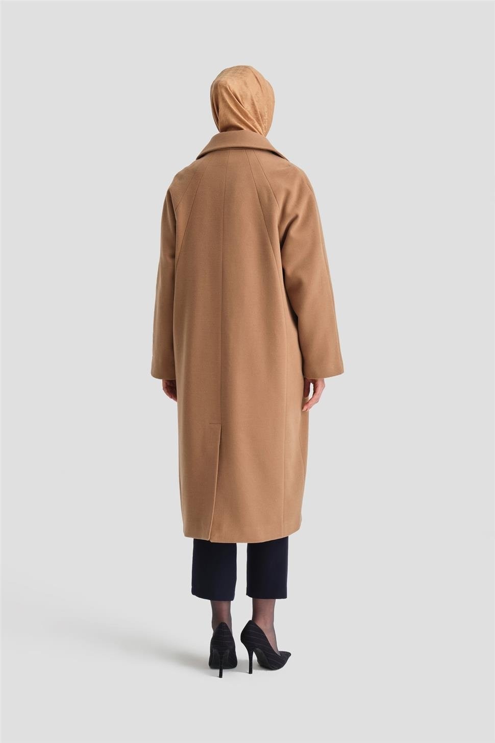 Armine Etiket Detaylı Kaban 24K8102 Camel görsel 5