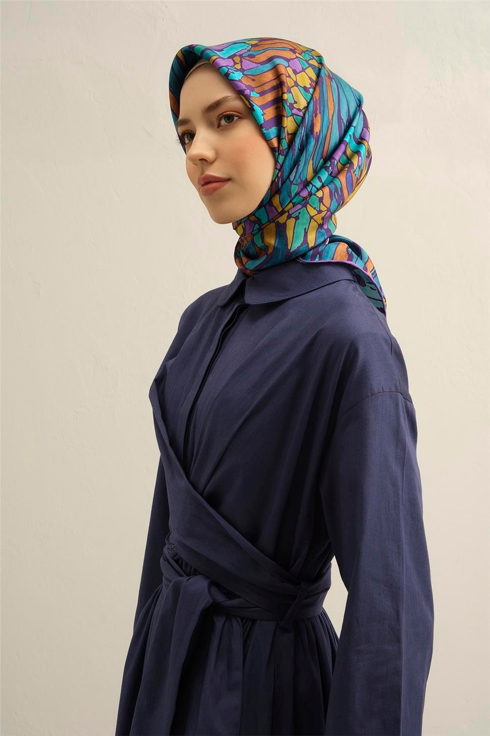 Armine Soyut Desenli Saf İpek Twill Eşarp 9335D 85 görsel 2