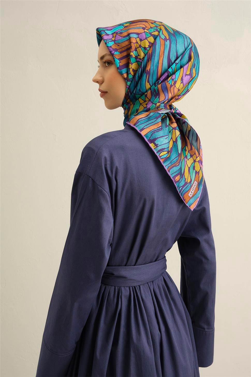 Armine Soyut Desenli Saf İpek Twill Eşarp 9335D 85 görsel 3