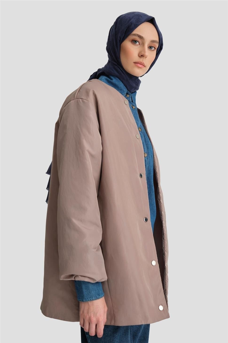 Armine Dikişsiz Elyaflı Bomber Mont 24KD7521 Vizon görsel 3