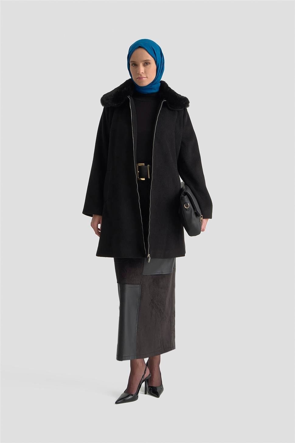 Armine Kürk Yakalı Kaban 25KD1707 Siyah görsel 2